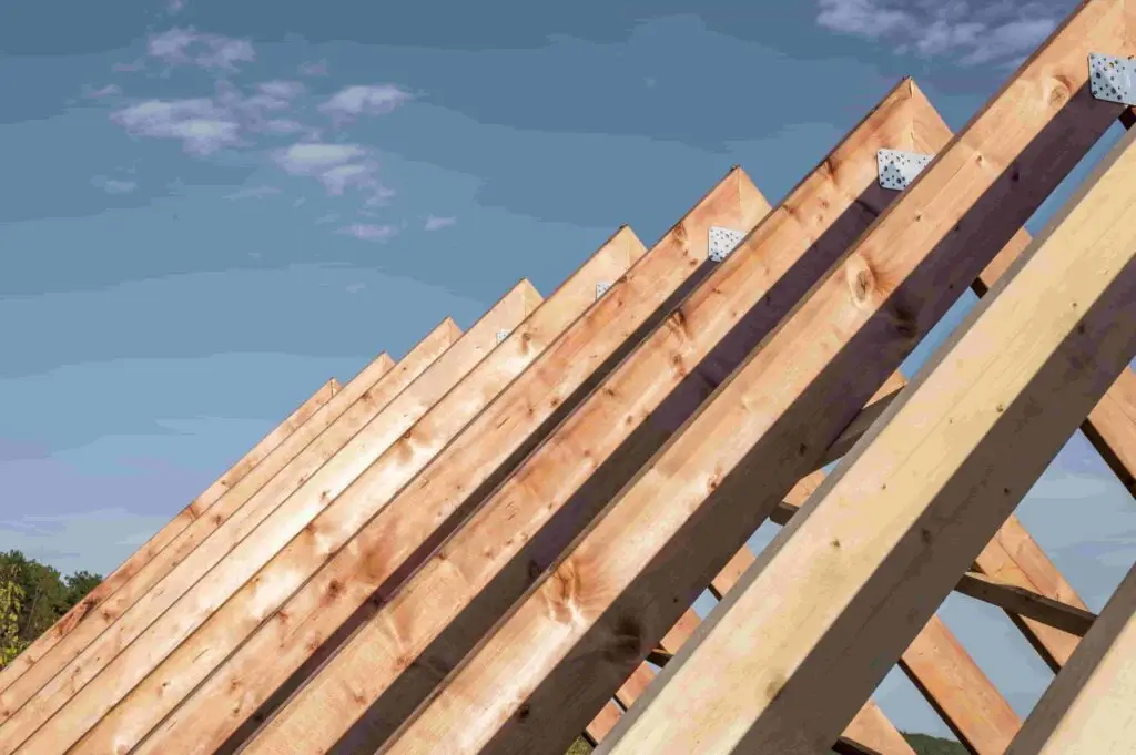 Comment entretenir sa charpente en bois dans le Var